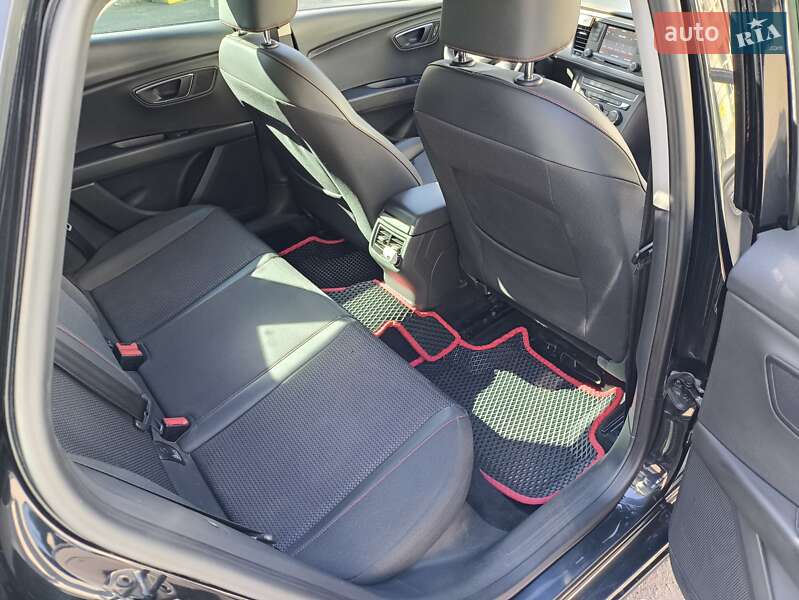 Хэтчбек SEAT Leon 2013 в Лубнах