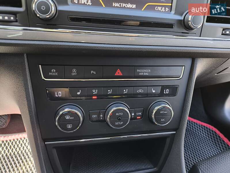 Хэтчбек SEAT Leon 2013 в Лубнах