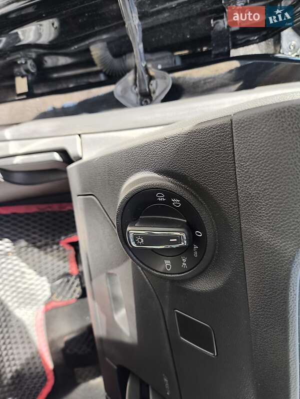 Хэтчбек SEAT Leon 2013 в Лубнах