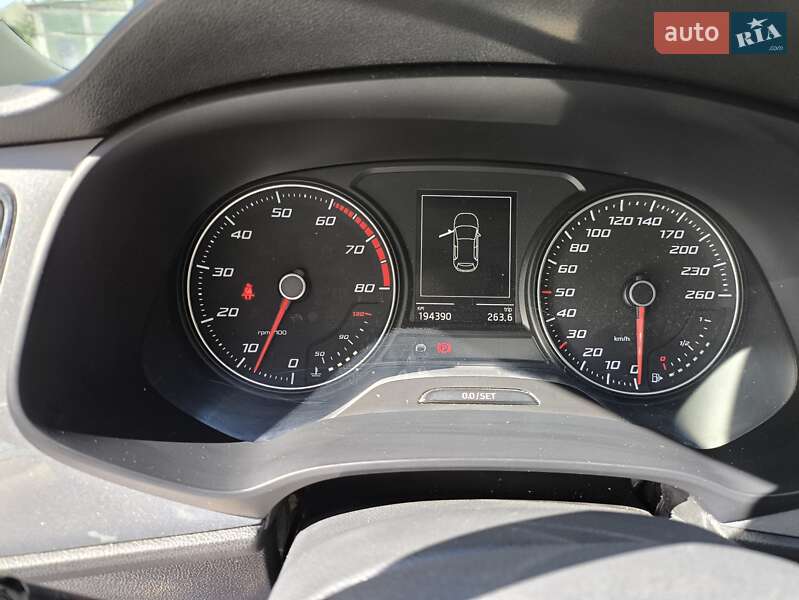 Хэтчбек SEAT Leon 2013 в Лубнах