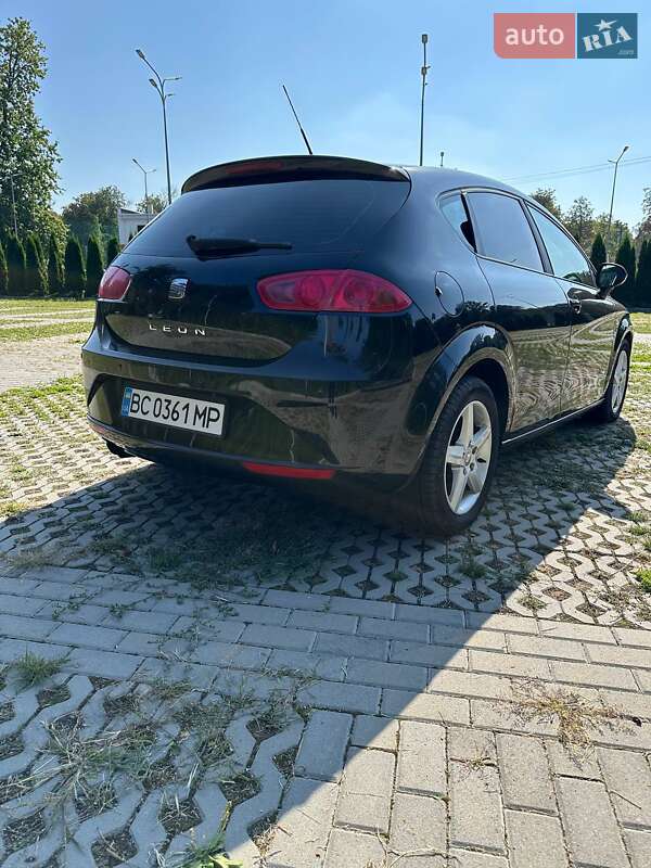 Хэтчбек SEAT Leon 2009 в Харькове