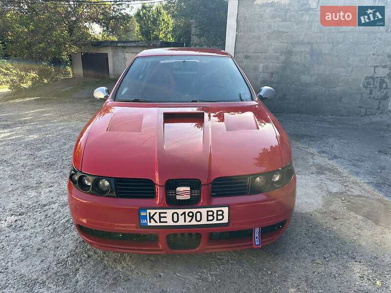 Хетчбек SEAT Leon 2004 в Кам'янському