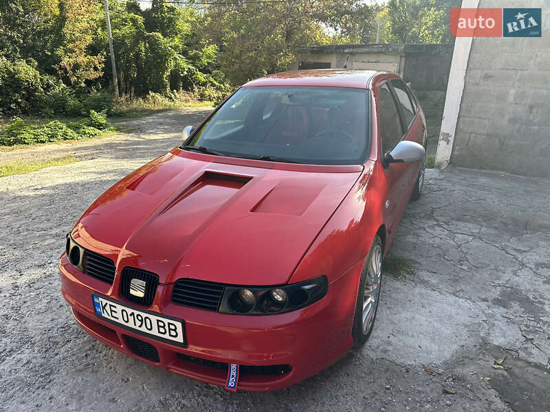 Хетчбек SEAT Leon 2004 в Кам'янському