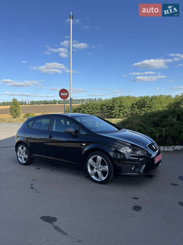Хэтчбек SEAT Leon 2012 в Великой Багачке