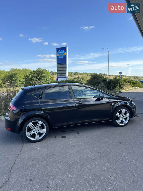 Хэтчбек SEAT Leon 2012 в Великой Багачке