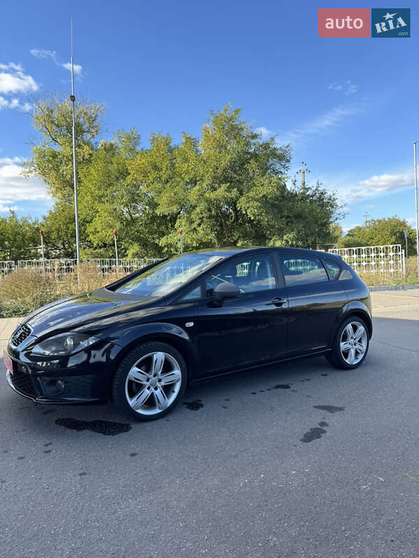 Хэтчбек SEAT Leon 2012 в Великой Багачке