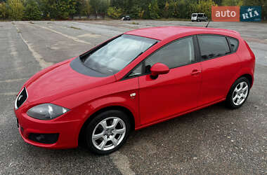 Хэтчбек SEAT Leon 2010 в 