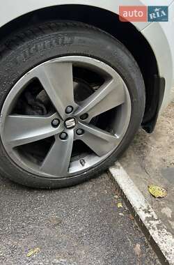 Хэтчбек SEAT Leon 2013 в 