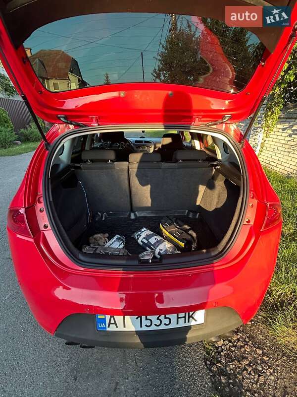 Хэтчбек SEAT Leon 2009 в Киеве