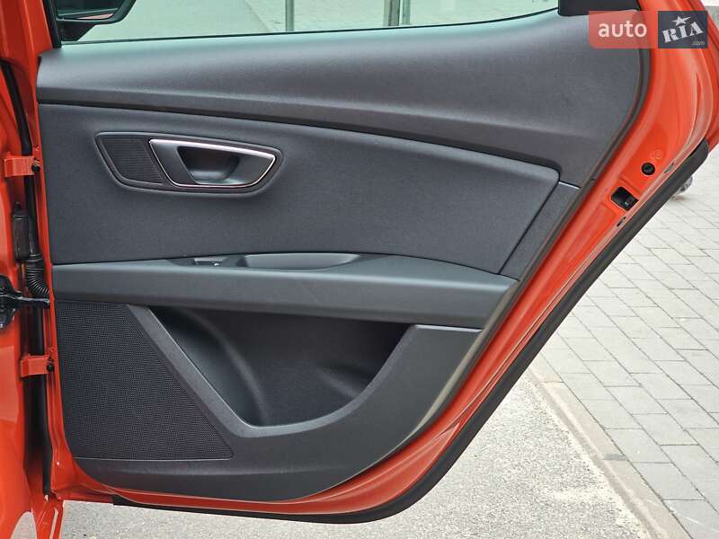 Хэтчбек SEAT Leon 2016 в Киеве