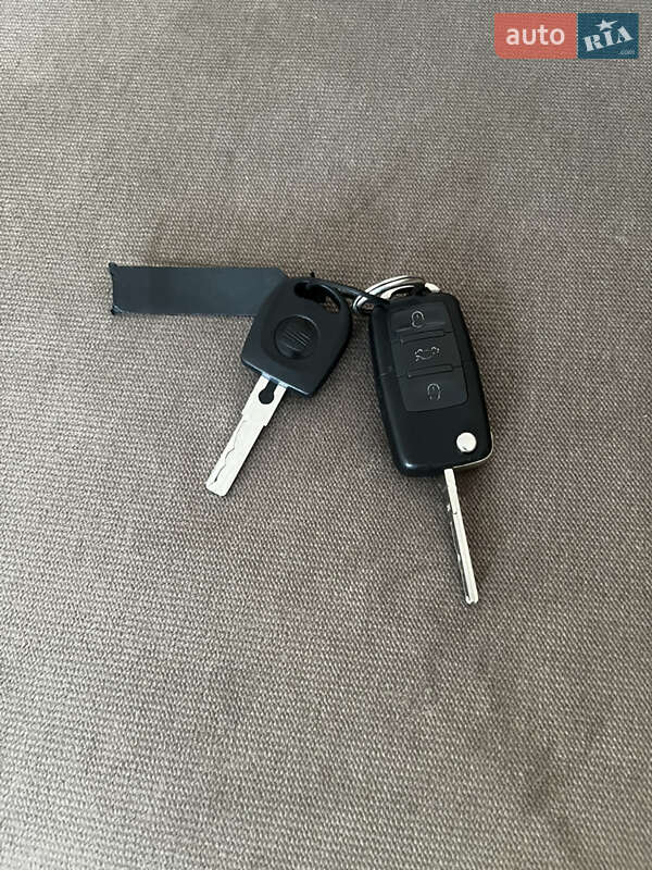 Хэтчбек SEAT Leon 2010 в Умани