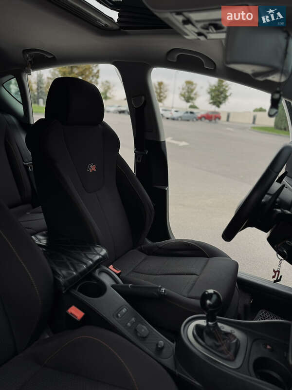 Хэтчбек SEAT Leon 2010 в Днепре