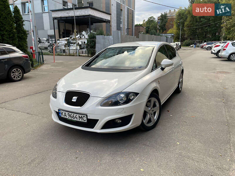 Хэтчбек SEAT Leon 2011 в 