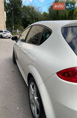 Хэтчбек SEAT Leon 2011 в 