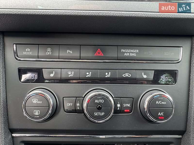 Хэтчбек SEAT Leon 2016 в Днепре