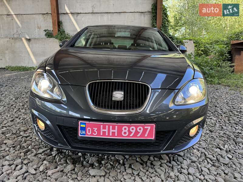 Хэтчбек SEAT Leon 2010 в Луцке