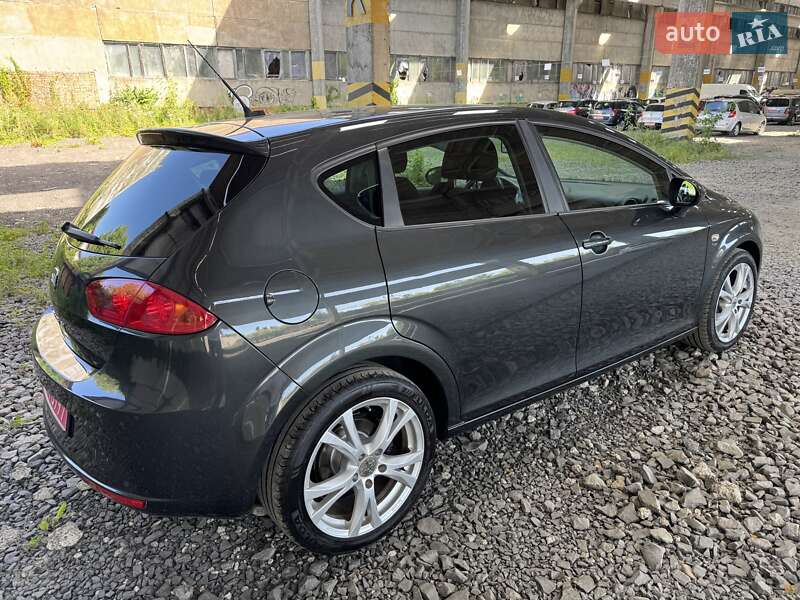 Хэтчбек SEAT Leon 2010 в Луцке