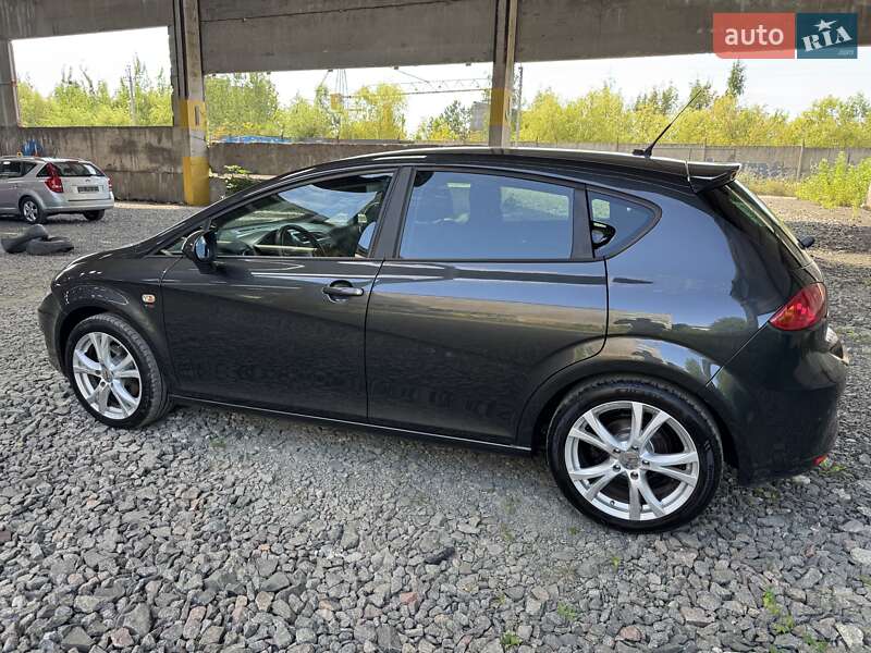 Хэтчбек SEAT Leon 2010 в Луцке