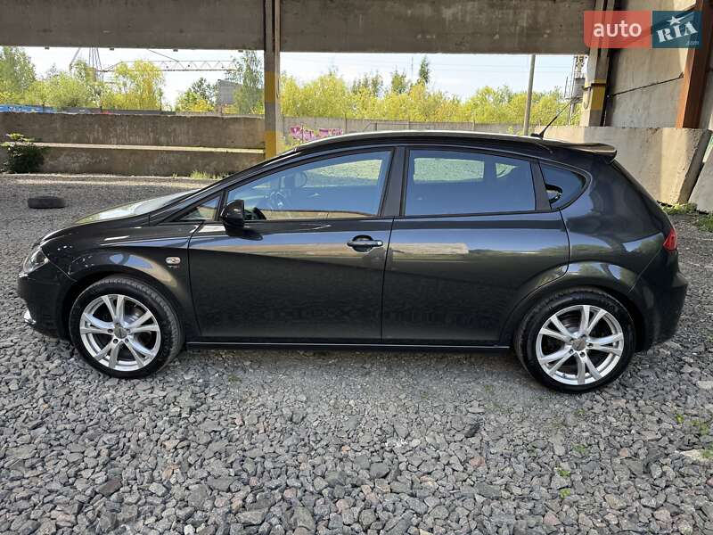 Хэтчбек SEAT Leon 2010 в Луцке