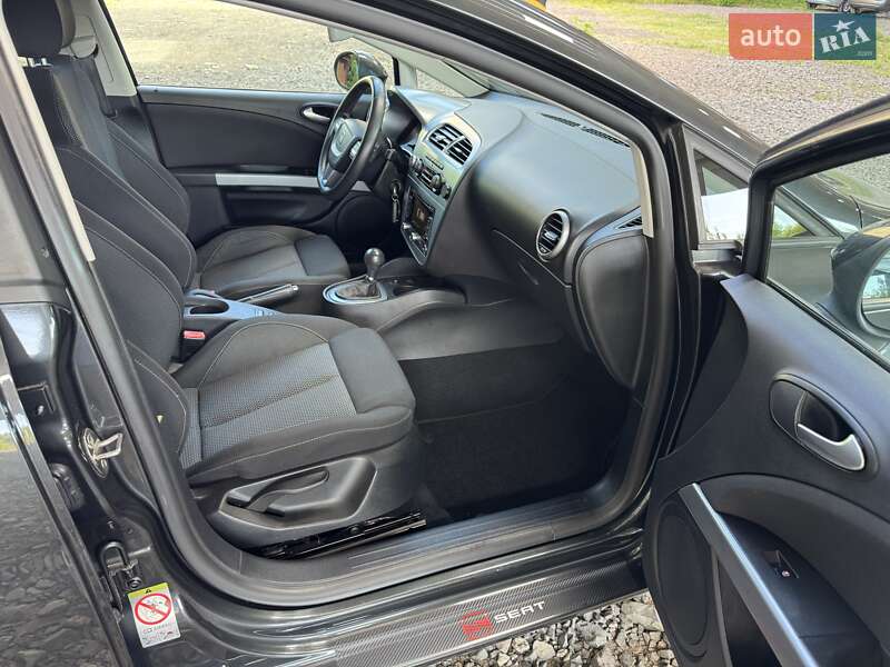 Хэтчбек SEAT Leon 2010 в Луцке