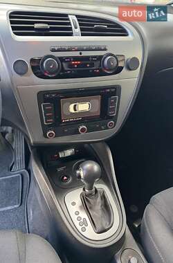 Хэтчбек SEAT Leon 2010 в 