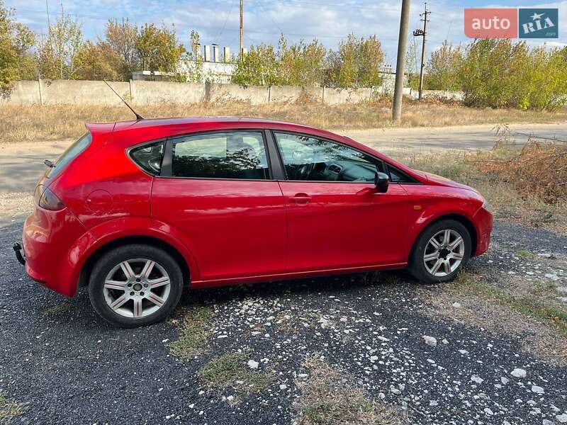 Хетчбек SEAT Leon 2005 в Дніпрі