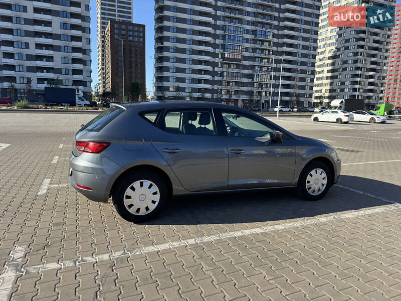 Хэтчбек SEAT Leon 2017 в Киеве
