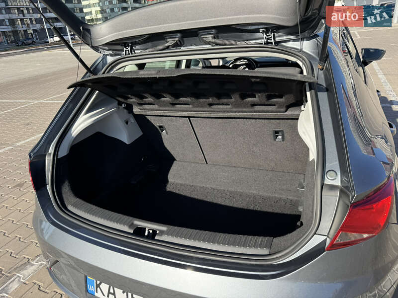 Хэтчбек SEAT Leon 2017 в Киеве