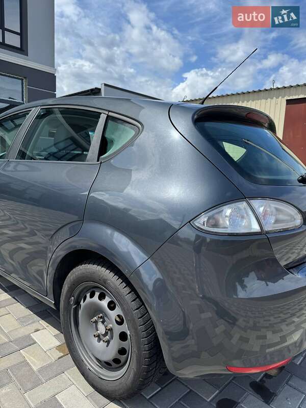 Хэтчбек SEAT Leon 2007 в Софиевской Борщаговке