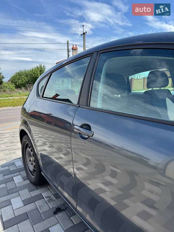Хэтчбек SEAT Leon 2007 в Софиевской Борщаговке