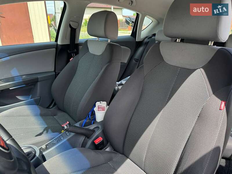 Хэтчбек SEAT Leon 2007 в Софиевской Борщаговке