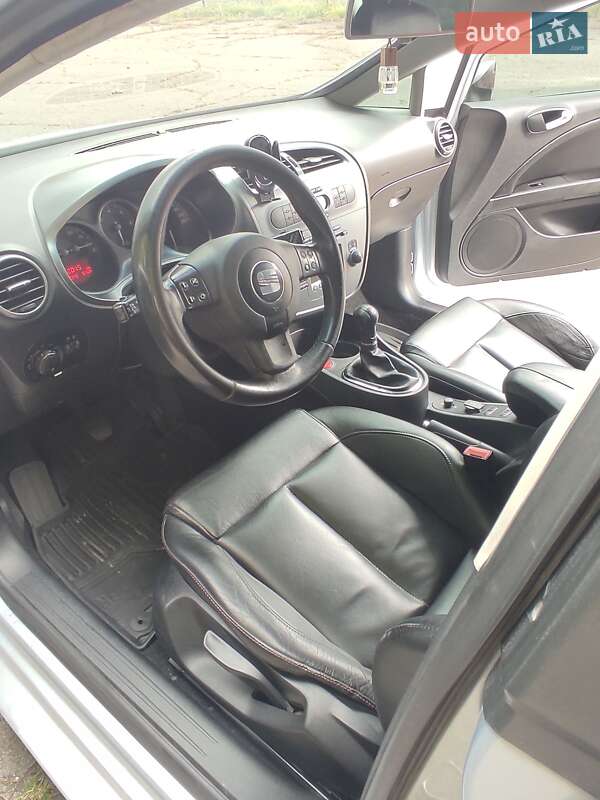 Хэтчбек SEAT Leon 2007 в Сокале