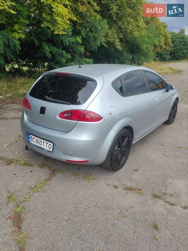 Хэтчбек SEAT Leon 2007 в Сокале