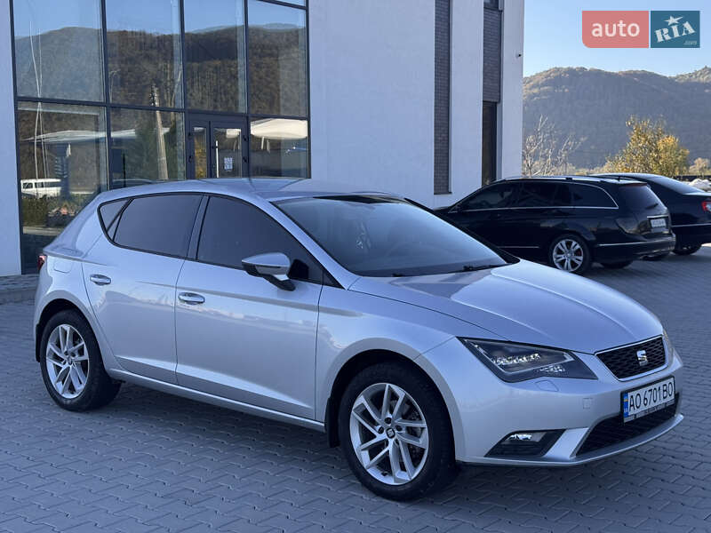 Хэтчбек SEAT Leon 2013 в Хусте