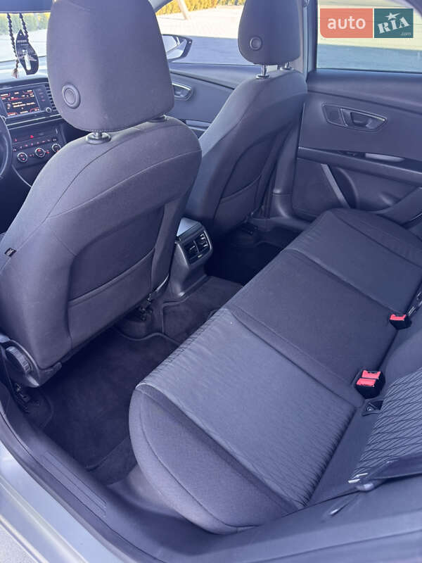 Хэтчбек SEAT Leon 2013 в Хусте