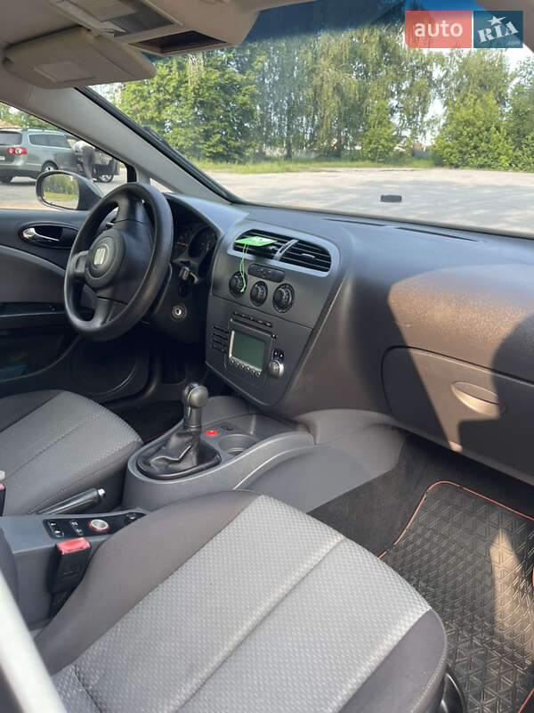 Хэтчбек SEAT Leon 2006 в Звягеле фото 6 Хэтчбек SEAT Leon 2006 в Звягеле
