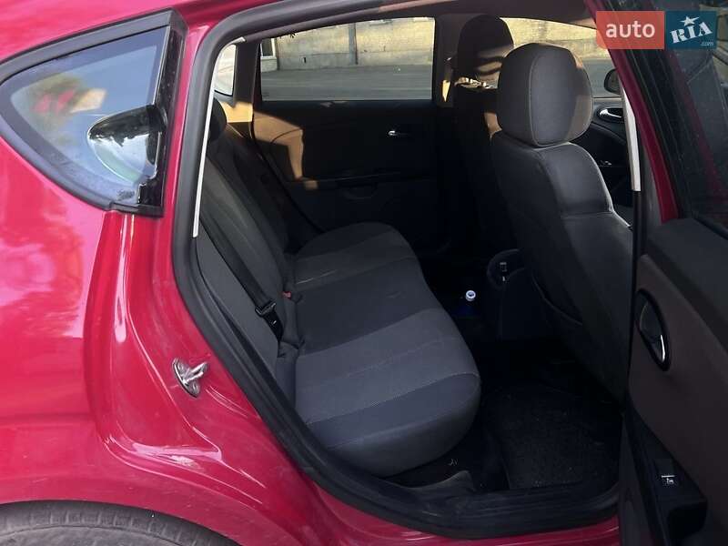 Хетчбек SEAT Leon 2006 в Кривому Розі фото 5 Хетчбек SEAT Leon 2006 в Кривому Розі
