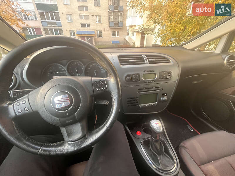 Хэтчбек SEAT Leon 2005 в Корсуне-Шевченковском фото 6 Хэтчбек SEAT Leon 2005 в Корсуне-Шевченковском