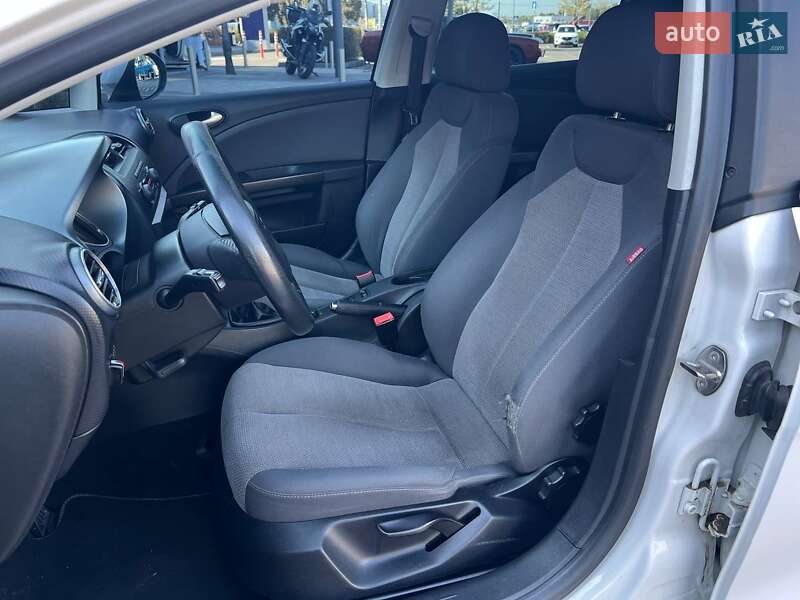 Хэтчбек SEAT Leon 2011 в Киеве фото 8 Хэтчбек SEAT Leon 2011 в Киеве