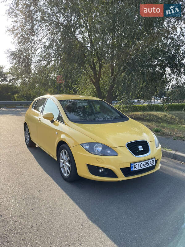 Хэтчбек SEAT Leon 2011 в Ирпене