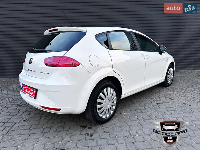 Хетчбек SEAT Leon 2012 в Кам'янському