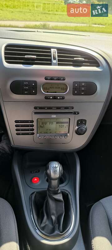 Хэтчбек SEAT Leon 2007 в Хырове