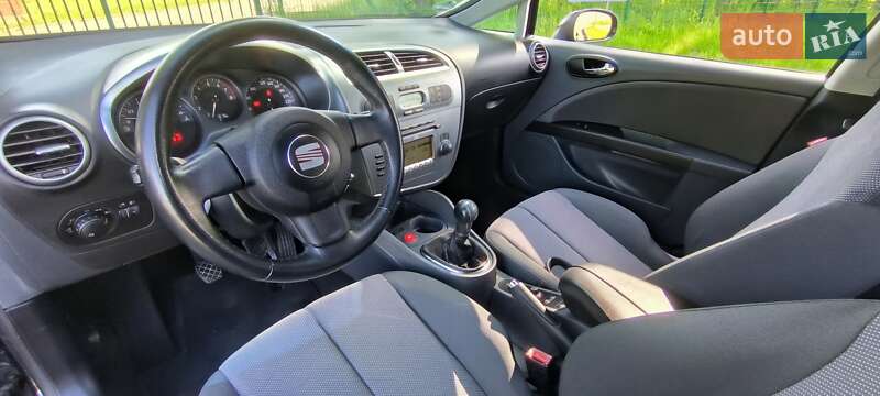 Хэтчбек SEAT Leon 2007 в Хырове