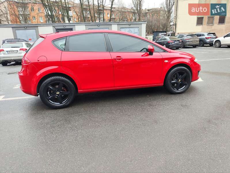 Хэтчбек SEAT Leon 2011 в Виннице