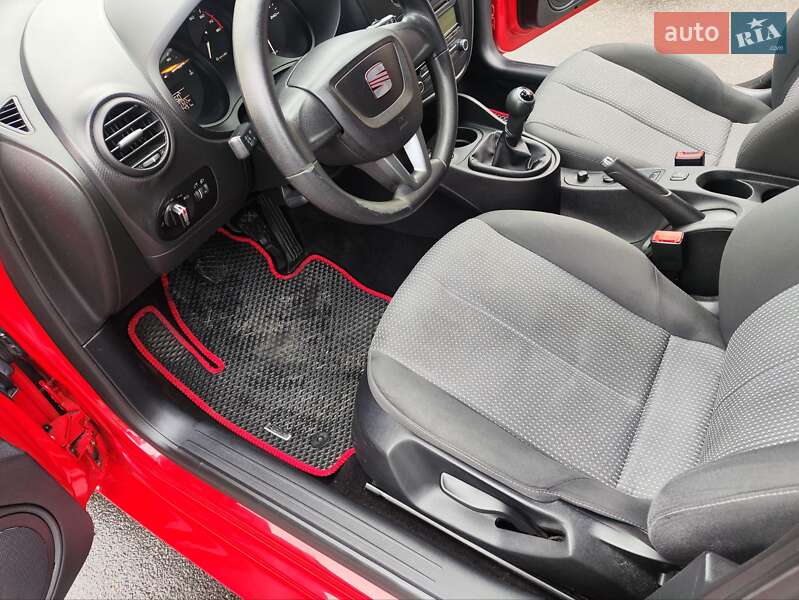 Хэтчбек SEAT Leon 2011 в Виннице