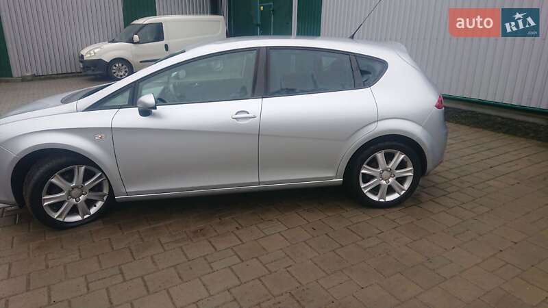 Хетчбек SEAT Leon 2008 в Черкасах