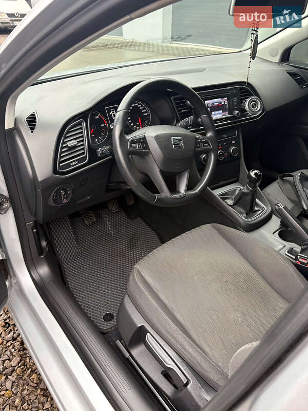 Хетчбек SEAT Leon 2013 в Бурштині