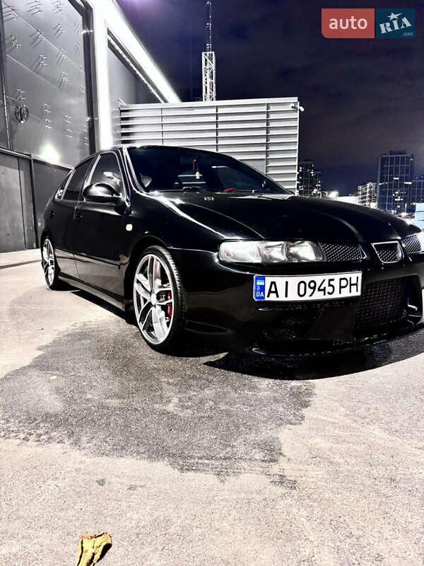 Хэтчбек SEAT Leon 2004 в Киеве