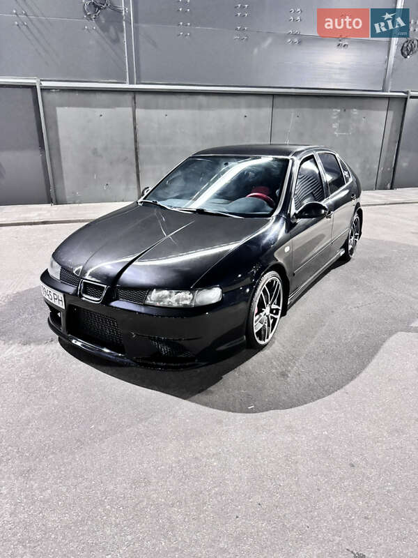 Хэтчбек SEAT Leon 2004 в Киеве