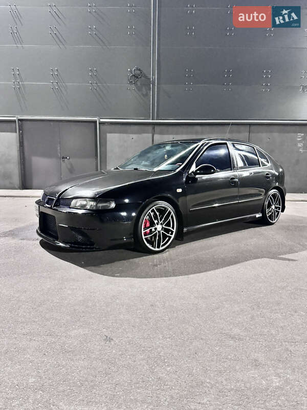 Хэтчбек SEAT Leon 2004 в Киеве